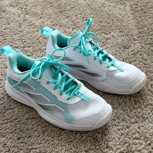 Adidas Avaflash low tennis shoes